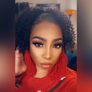 Meet your Posher, Caroline